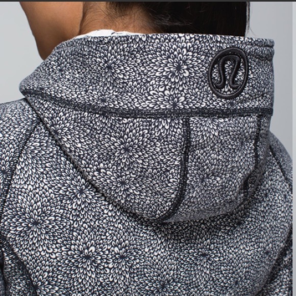 SOLD Lululemon Scuba Hoodie Size 6 - Picture 5 of 14